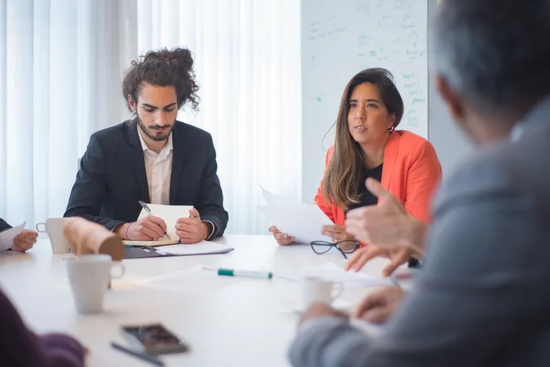 Emprender en solitario tiene un límite: cómo aprender a delegar antes de que tu negocio te supere