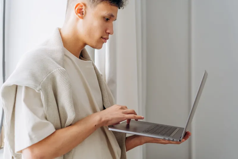 Mil contactos en LinkedIn y ningún cliente: el espejismo del networking digital que lastra tu carrera